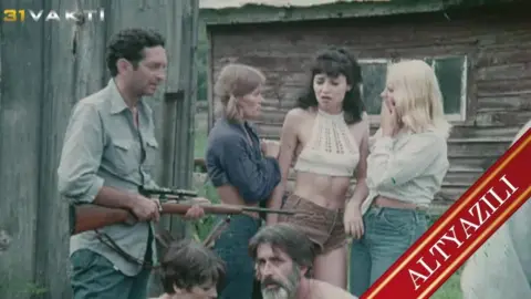 Telefonda Kocasıyla Konuşurken Sikişen Utanmaz
