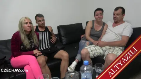 Dul Öğretmen Derste Sulanan Amcığını Liseli Çocuğa Siktiriyor